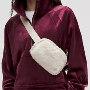 NWT Lululemon Everywhere Belt Bag Plush Fleece Bone/Silver One SIze